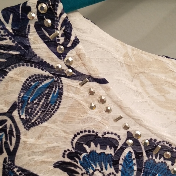 Alfred Dunner Blue Floral Print Top in Size Medium - Picture 5 of 8